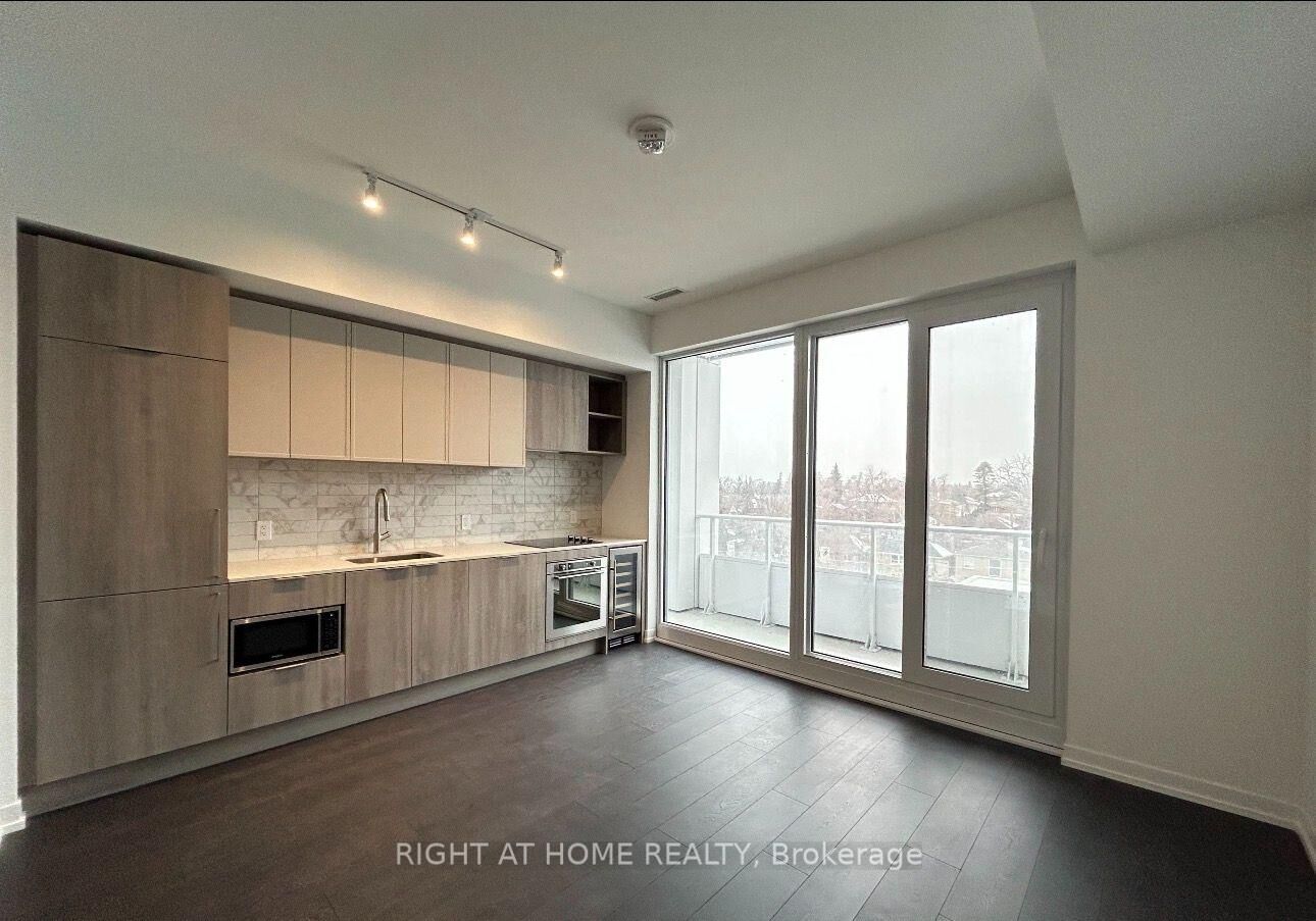 Property Photo: 2020 Bathurst Street 812 ON M5P 0A6
