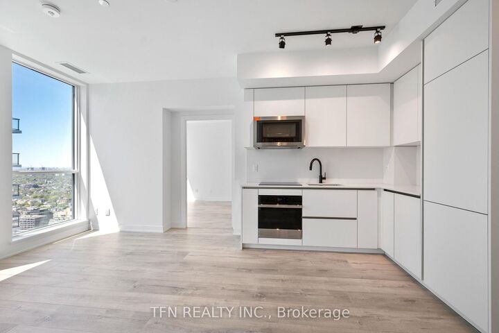 Property Photo: 327 King Street W 4704 ON M5A 0Y5