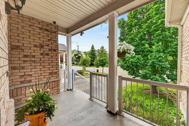 Property Photo: 187 Kirkvalley Crescent ON L4G 7S4