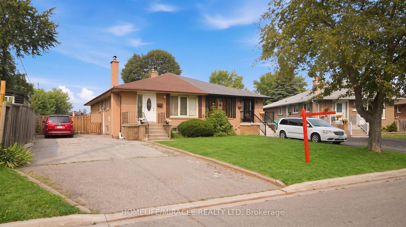 Property Photo: 7089 Landen Court ON L4T 2H9
