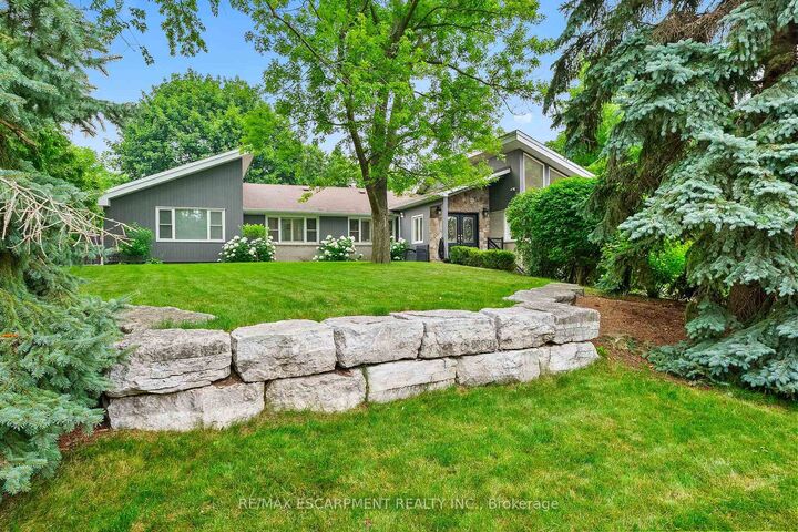 Property Photo:  615 Vanessa Crescent  ON L5H 2N5 