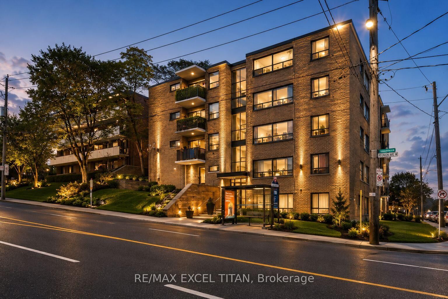 Property Photo:  2507 Eglinton Avenue W 106  ON M6M 1S9 