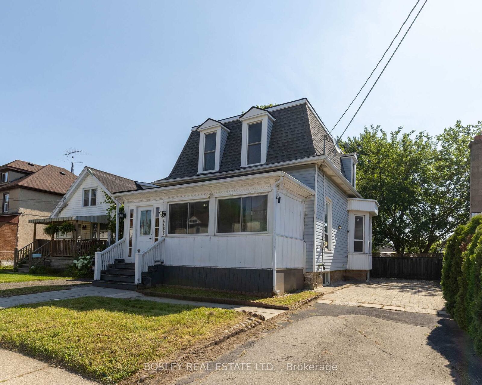 Property Photo: 4466 Fourth Avenue ON L2E 4N3