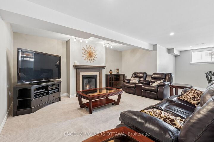Property Photo: 865 Tewin Circle ON K4A 1K1