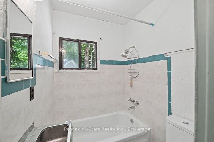 Property Photo: 6 Kennedy Court ON K0M 1A0