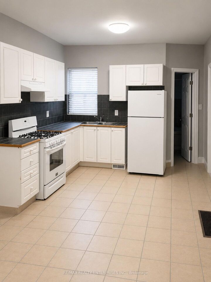 Property Photo:  1136 Dufferin Street 2  ON M6H 4B6 