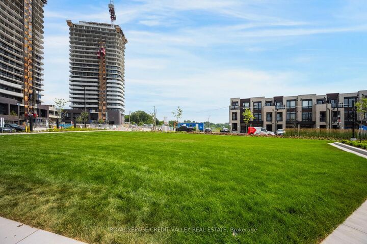 Property Photo: 6 Flavelle Trail 2117 ON L4L 0M8