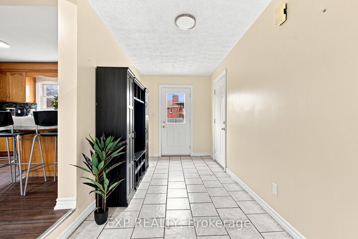 Property Photo:  208 Thorold Road  ON L3C 3V7 