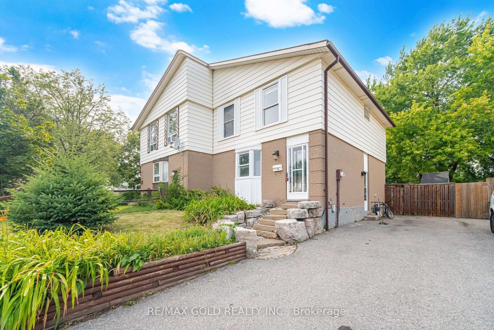 Property Photo: 16 Crawford Drive ON L6V 2C7