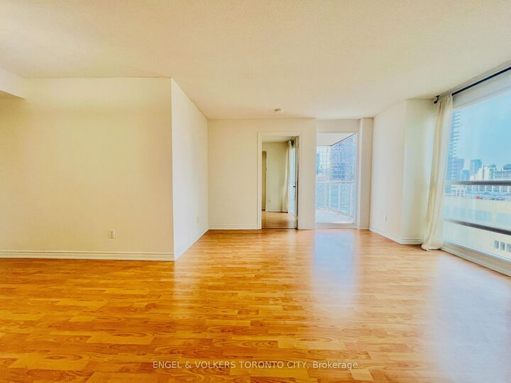 Property Photo:  761 Bay Street 2302  ON M5G 2R2 