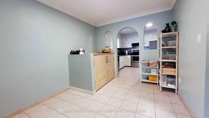 Property Photo: 16 Mayfair Court ON L2M 7K5
