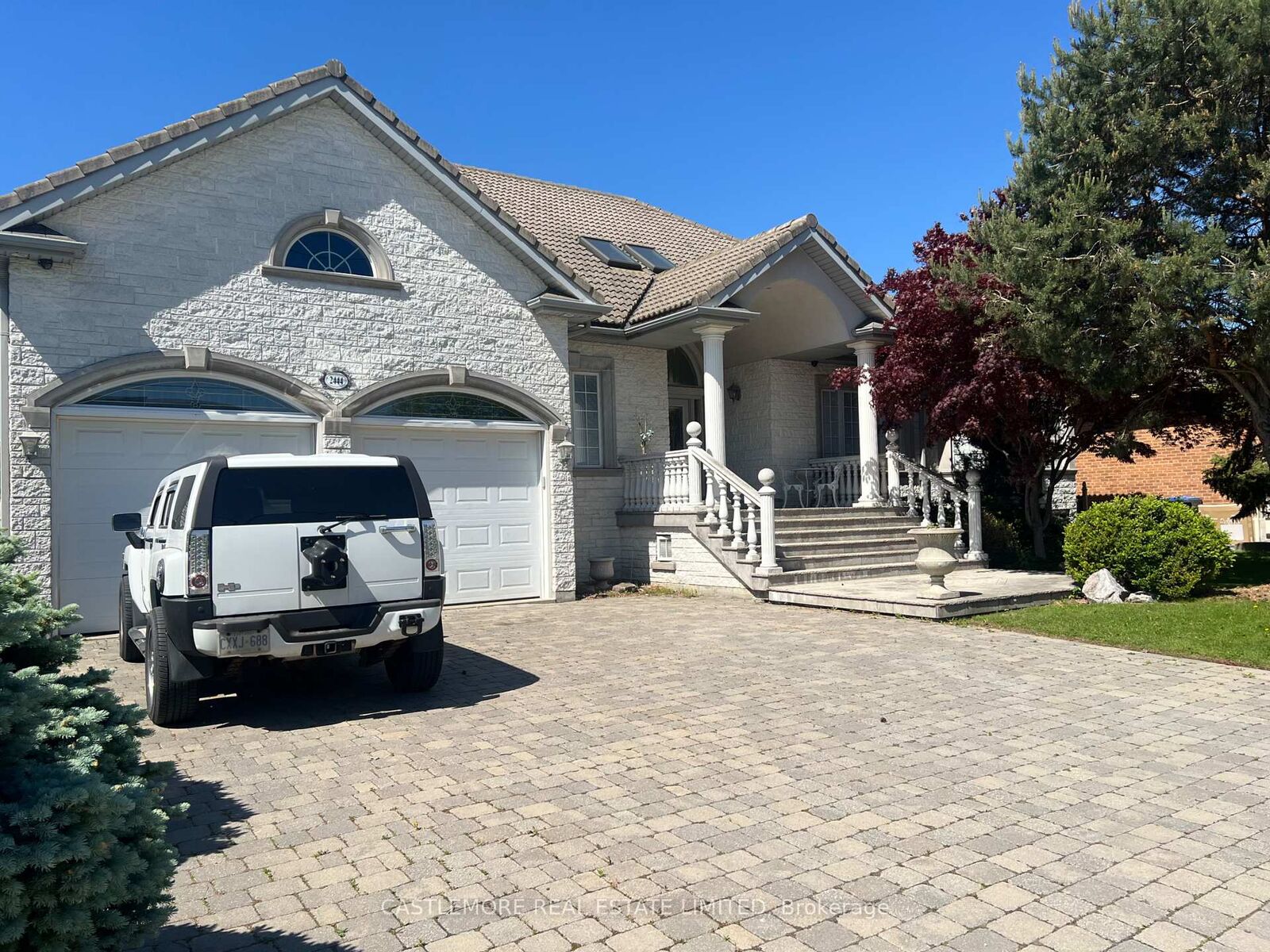 Property Photo: 2444 Hensall Road ON L5A 2T2