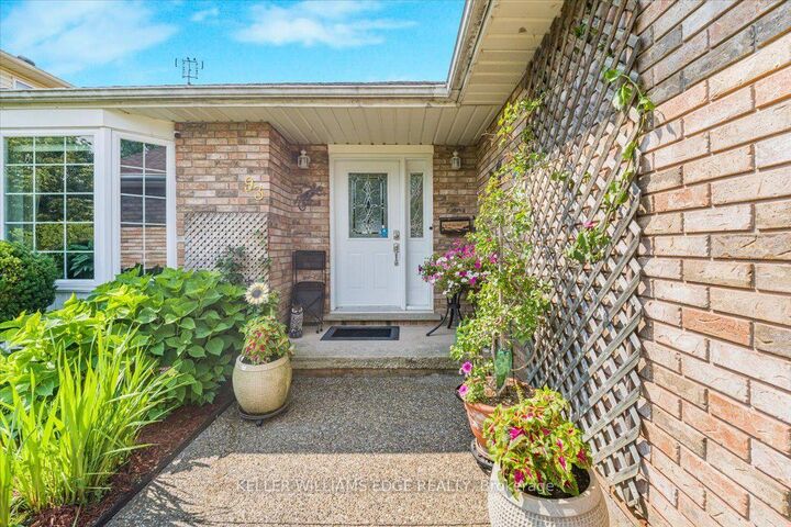 Property Photo: 93 Wellandvale Drive ON L3C 7C6