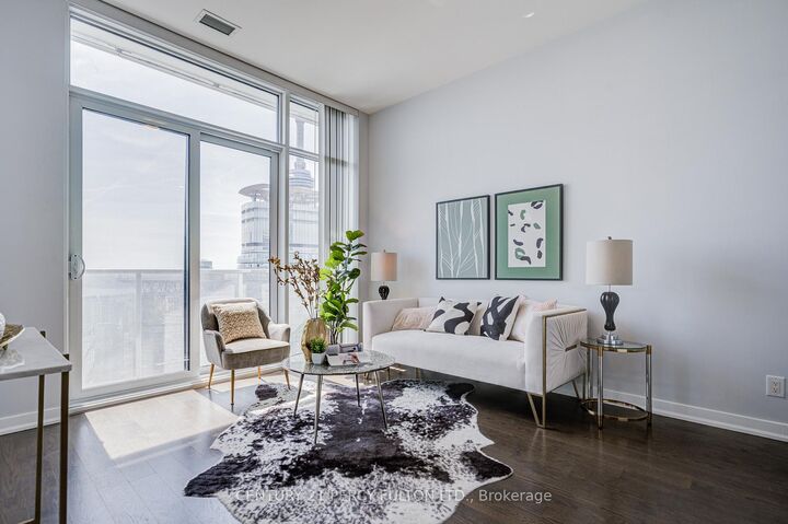 Property Photo: 100 Harbour Street 6901 ON M5J 0B5