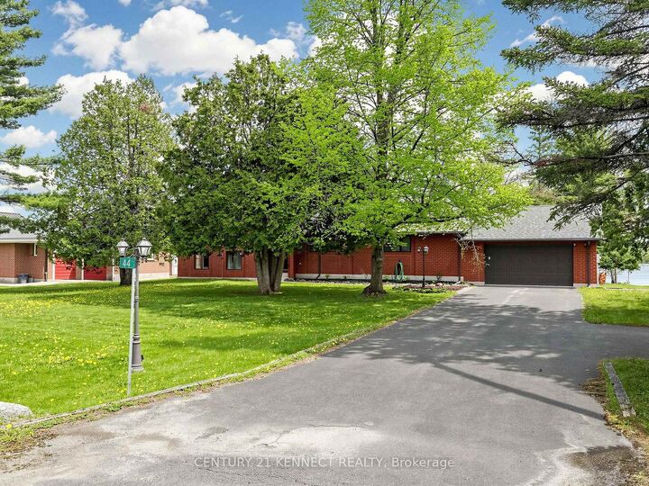 Property Photo: 44 Pinewood Boulevard ON K0M 2T0