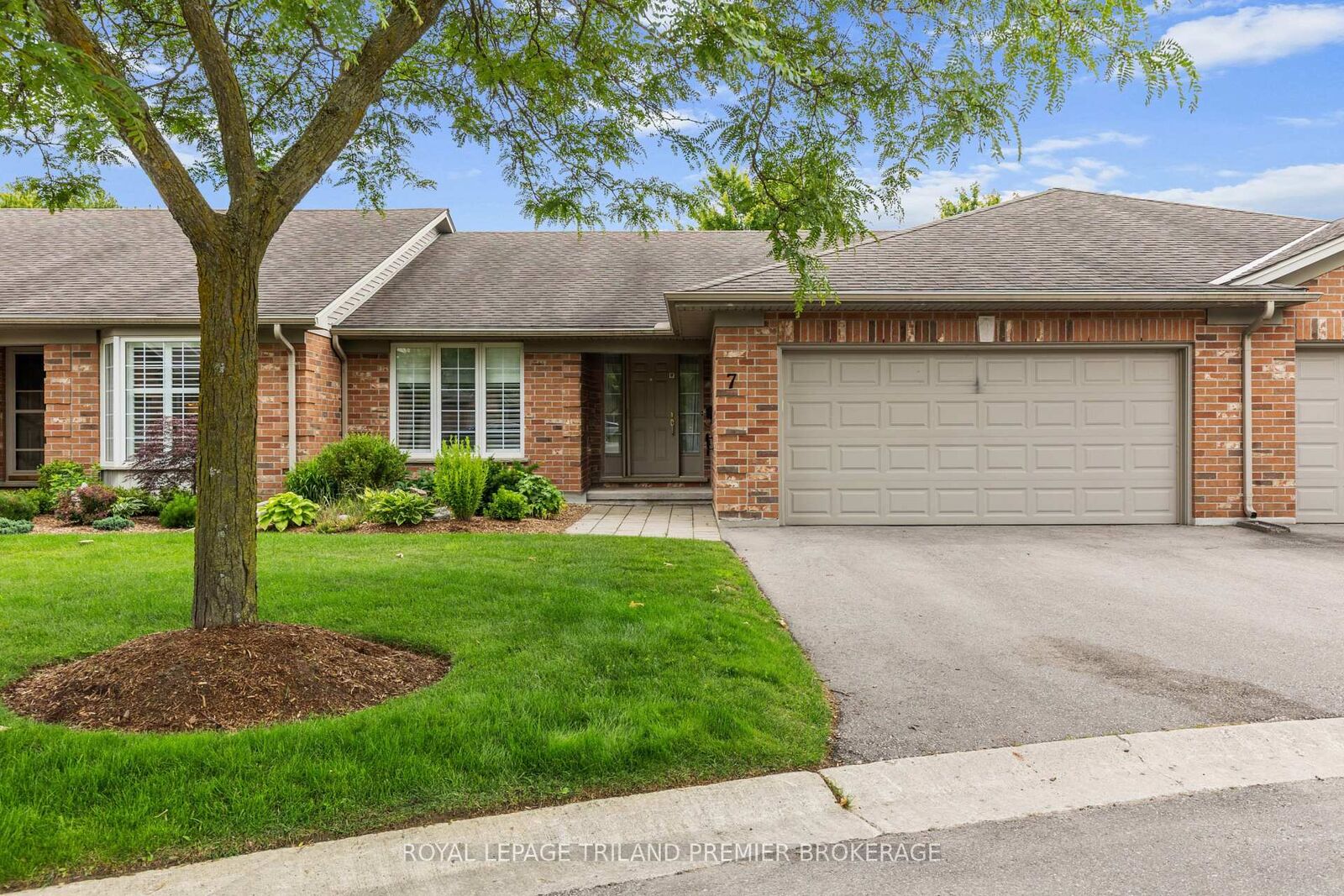 Property Photo:  1755 Louise Boulevard 7  ON N6G 5G4 