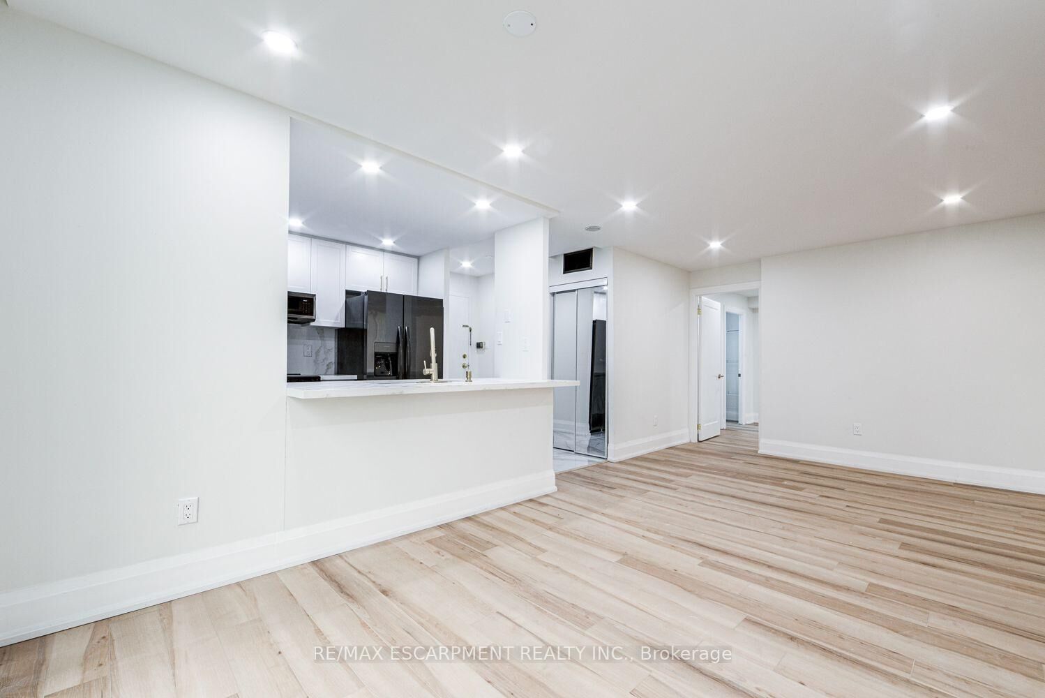 Property Photo:  285 Enfield Place 1603  ON L5B 3Y6 