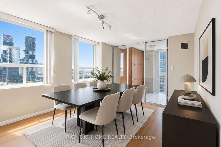 Property Photo: 3650 Kaneff Crescent 2507 ON L5A 4A1