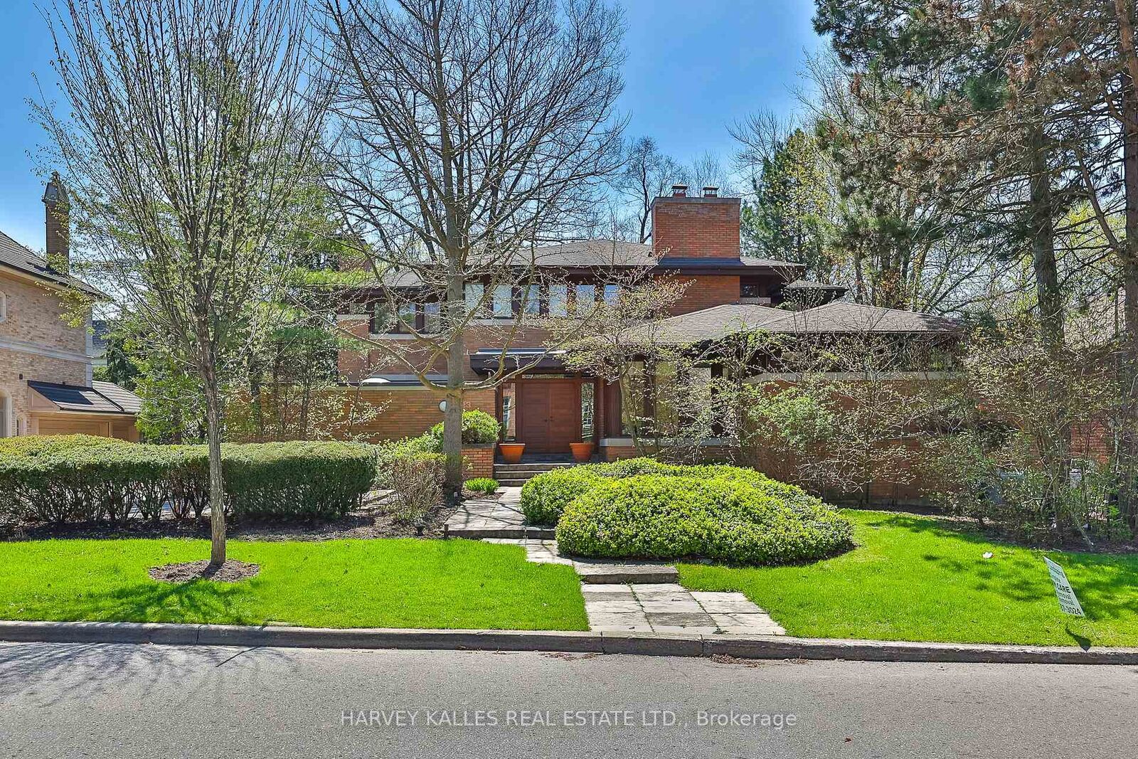 Property Photo: 223 Hillhurst Boulevard ON M5N 1P3