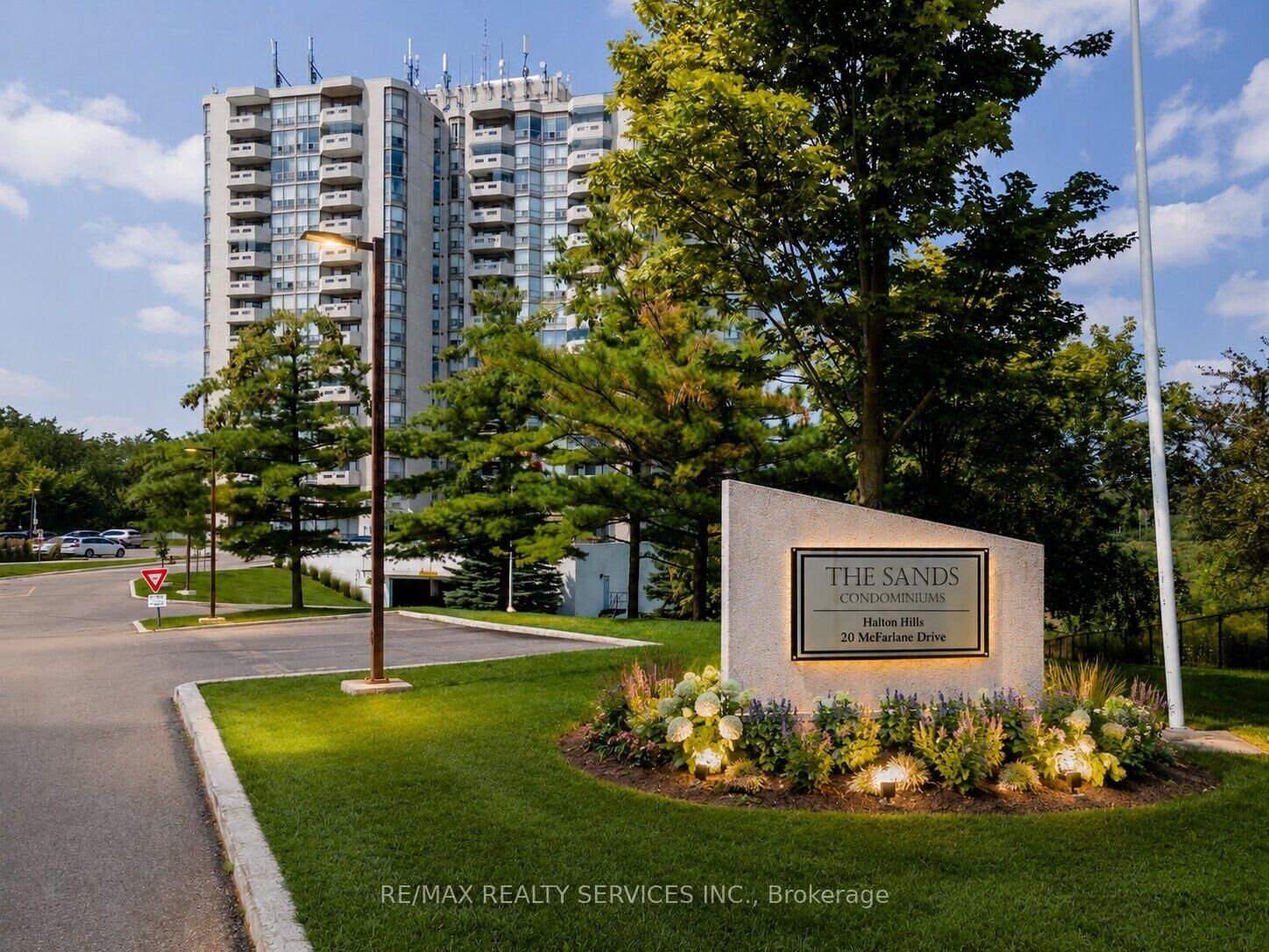 Property Photo: 20 McFarlane Drive 107 ON L7G 5J8