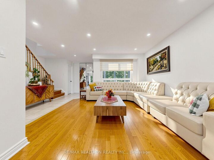 Property Photo: 23 Don Head Village Boulevard ON L4C 7M4