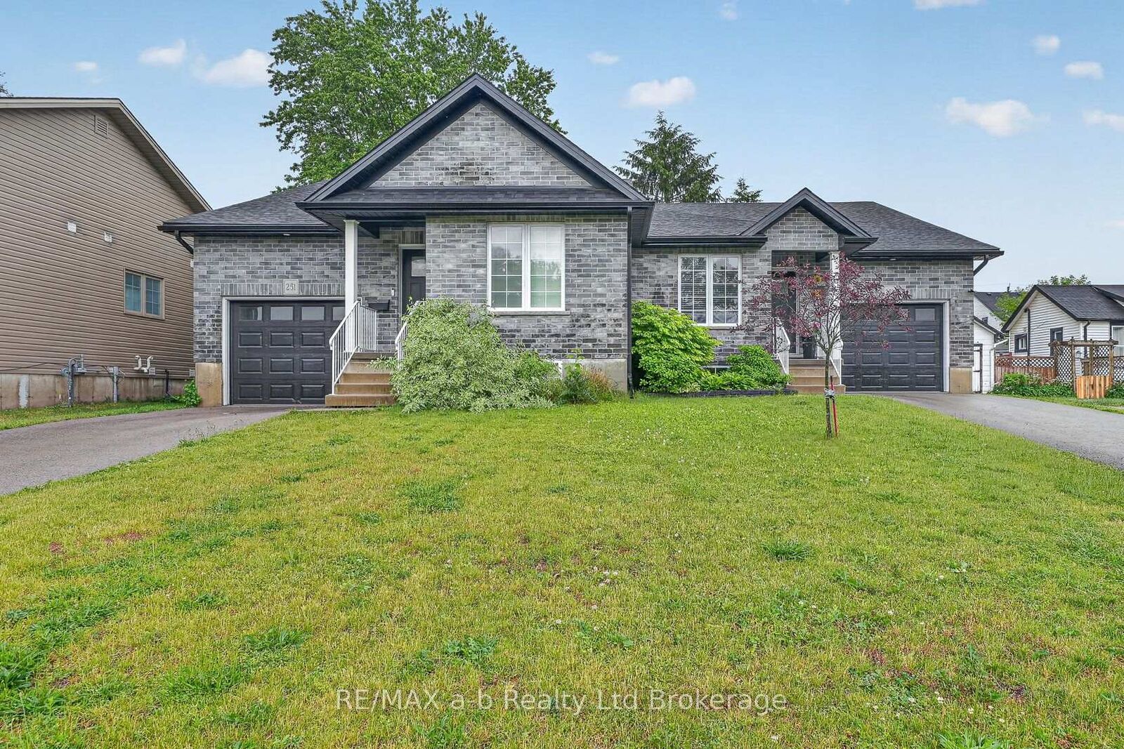 Property Photo: 253 Charles Street W ON N5C 2M5