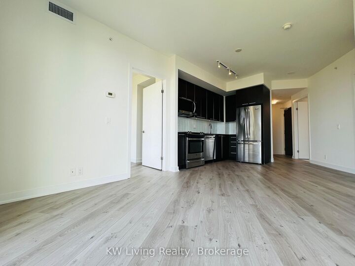 Property Photo: 10 Park Lawn Road 4204 ON M8V 0H9