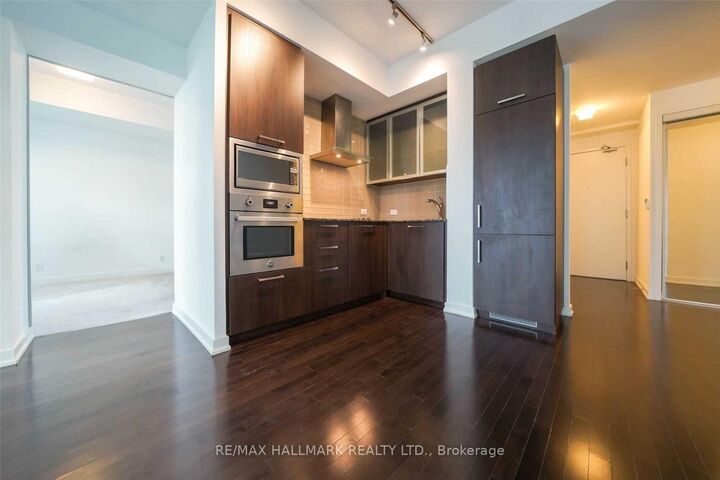 Property Photo:  14 York Street 2810  ON M5J 0B1 