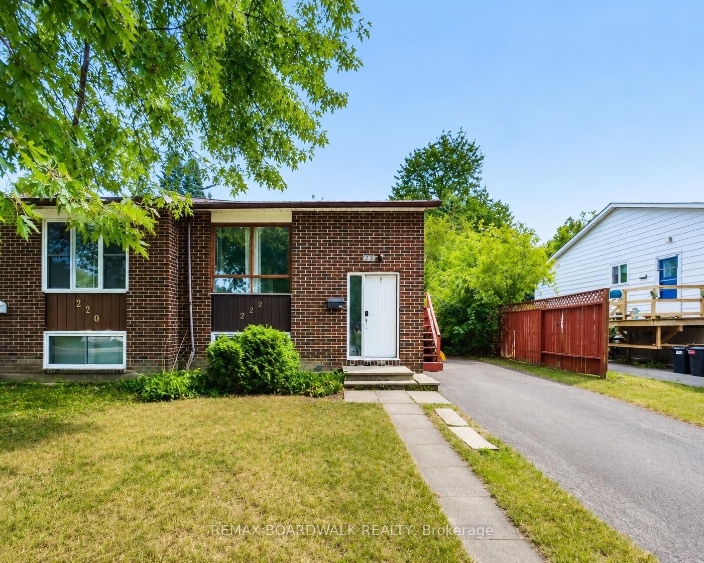 Property Photo: 222 Castlefrank Road 1 ON K2L 1T5