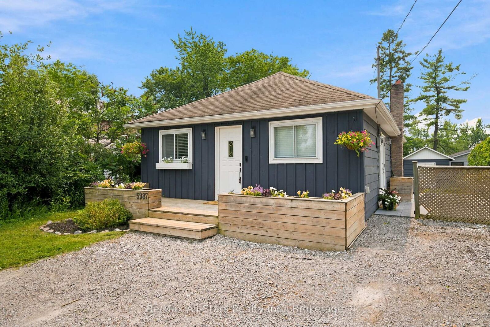 Property Photo: 5987 Lakeshore Road ON L4A 7X3