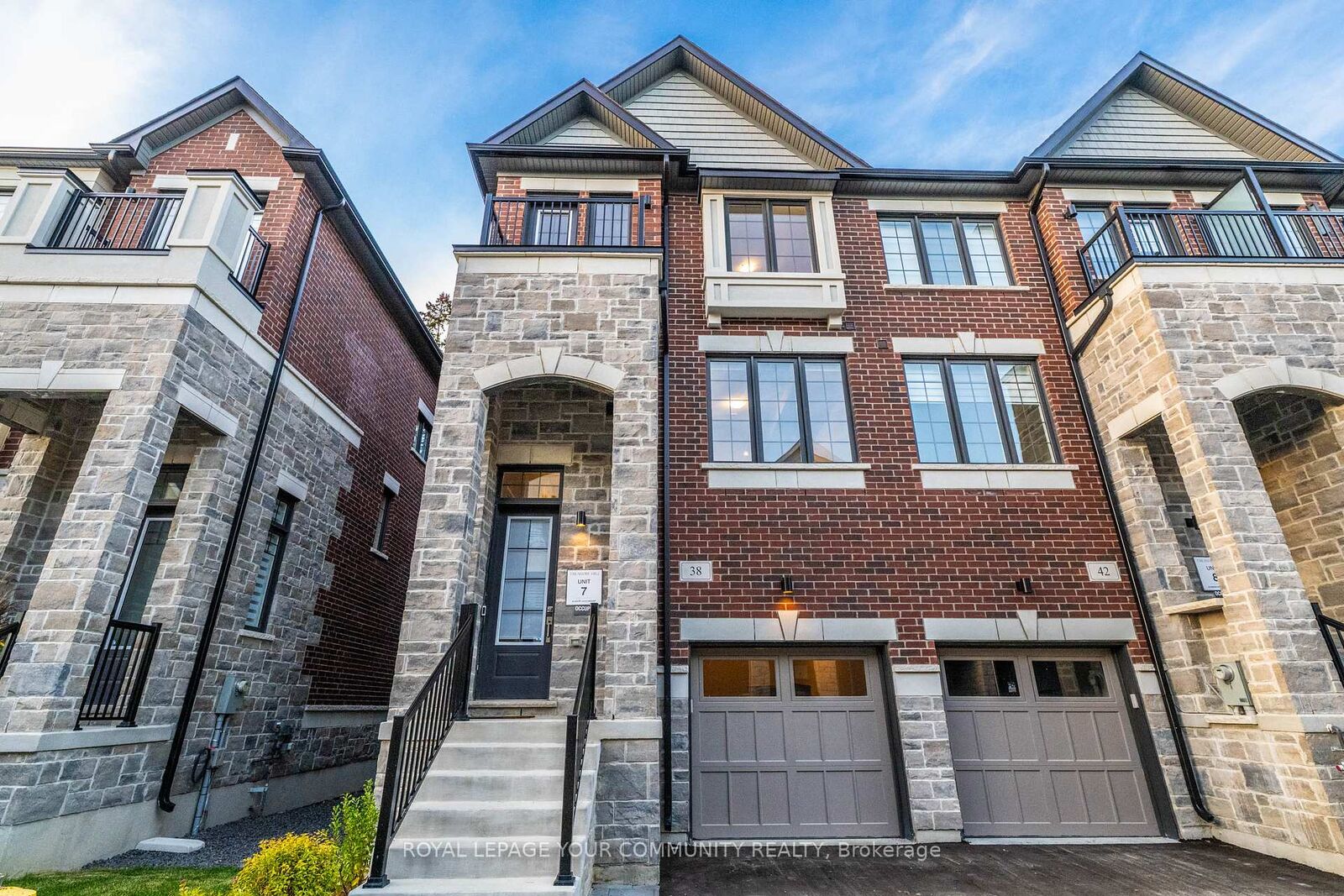 Property Photo: 38 Arbour Green Crescent ON L4H 4V2