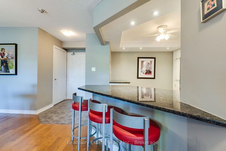 Property Photo: 5080 Pinedale Avenue N 203 ON L7L 5V7