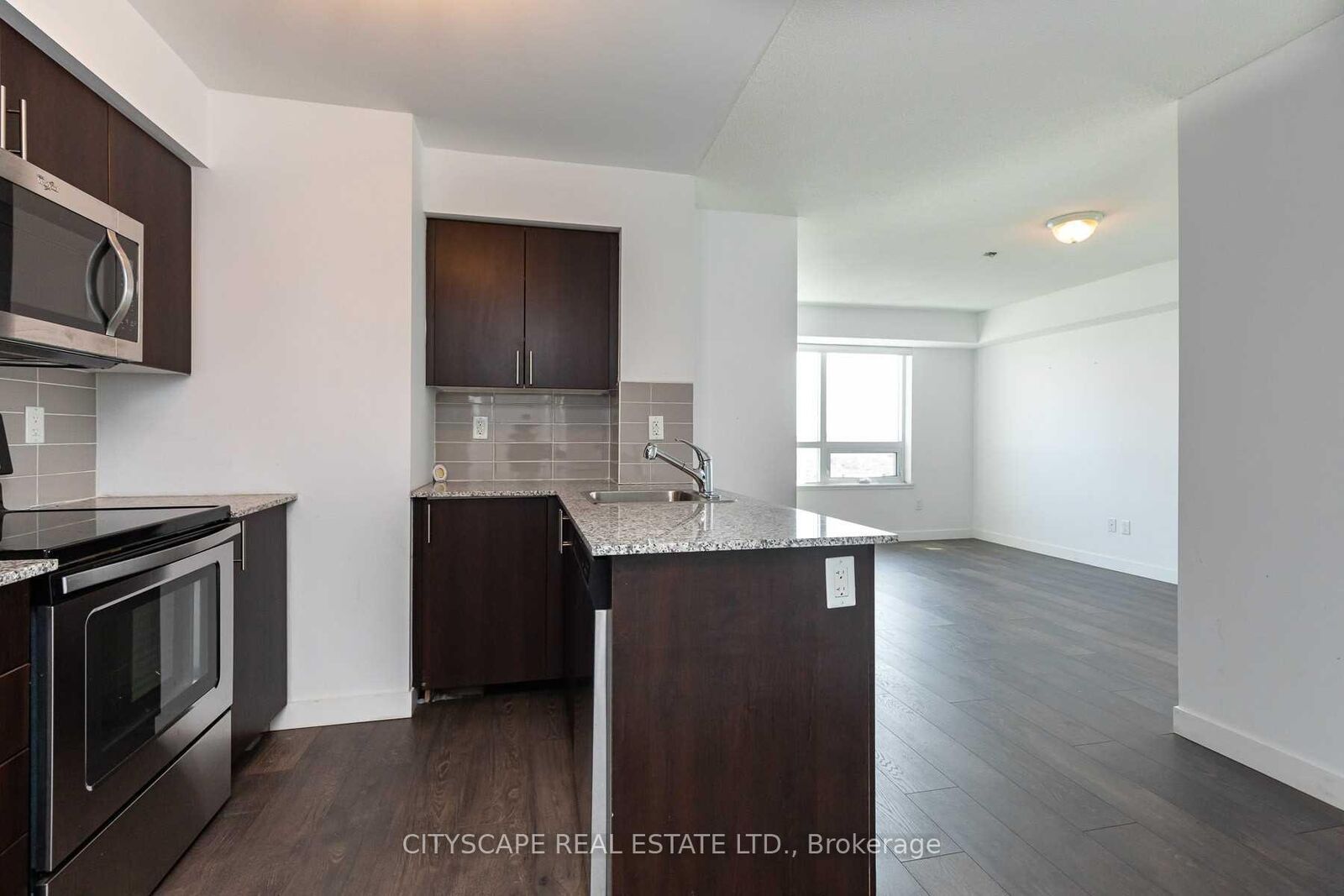 Property Photo: 1420 Dupont Street 1902 ON M6H 4J8