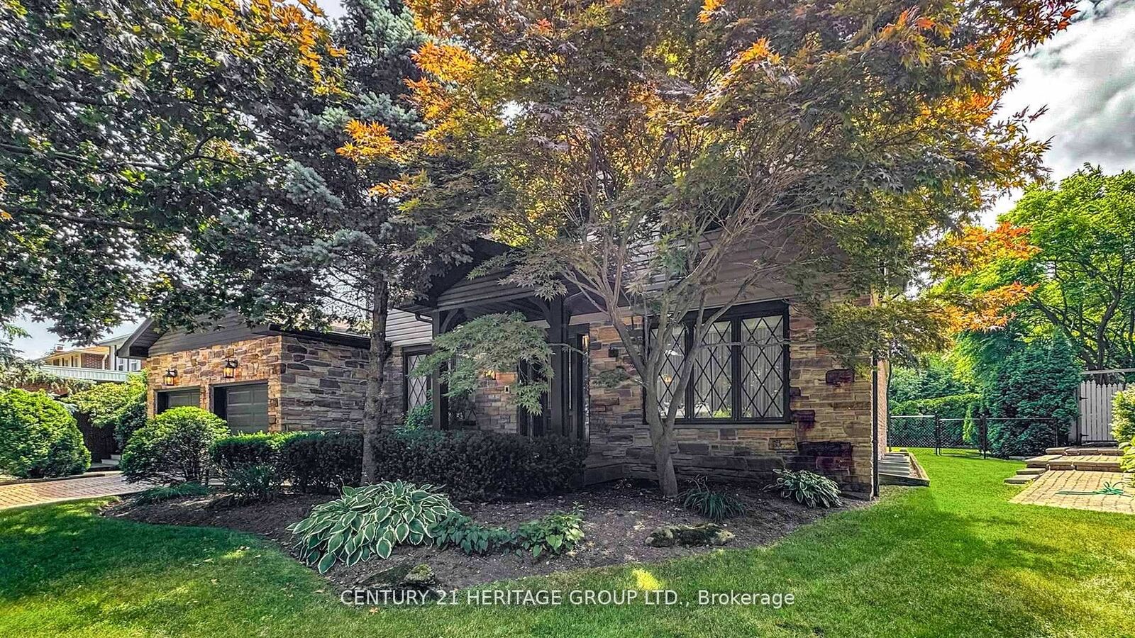 Photo de la propriété:  280 Henderson Avenue  ON L3T 2M2 