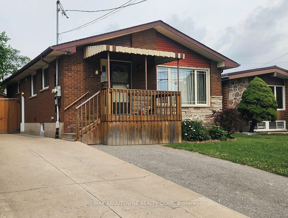 Property Photo: 18 Greeningdon Drive Lower ON L9A 3A7