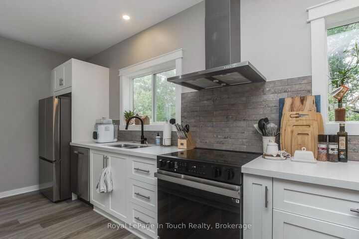 Property Photo:  40 Port Severn Road N  ON L0K 1S0 