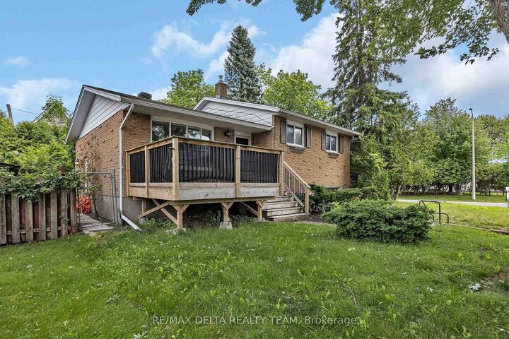 Property Photo:  841 Balsam Drive  ON K1E 1B8 