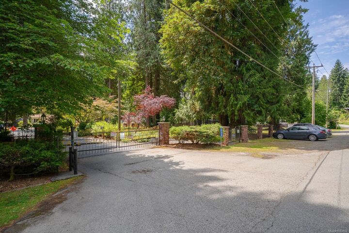 Property Photo:  10324 Lakeshore Rd  BC V9Y 8Z6 