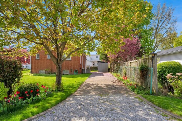 Property Photo: 17 Grand Avenue ON N8A 4J8