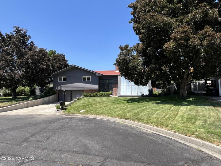 Property Photo: 4307 Marylin Dr WA 98908