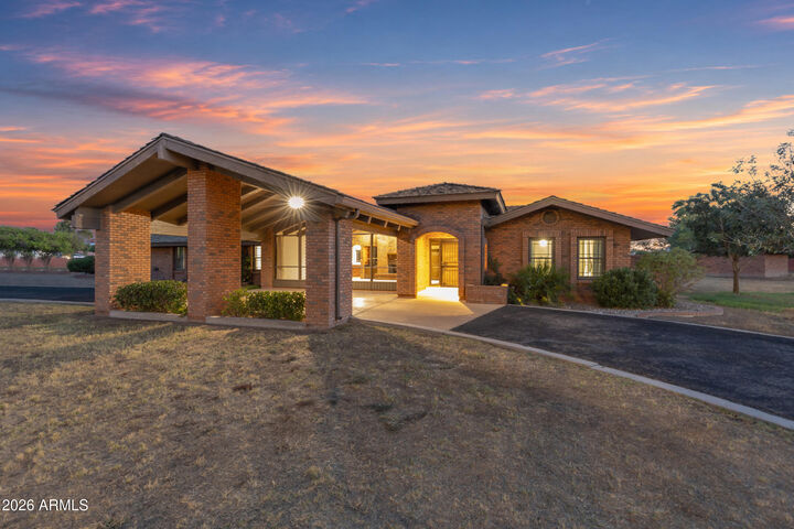 Property Photo: 1821 E Elliot Road AZ 85234