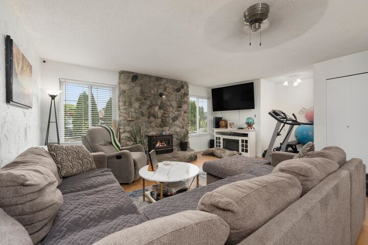 Property Photo: 22702 123 Avenue BC V2X 4E4