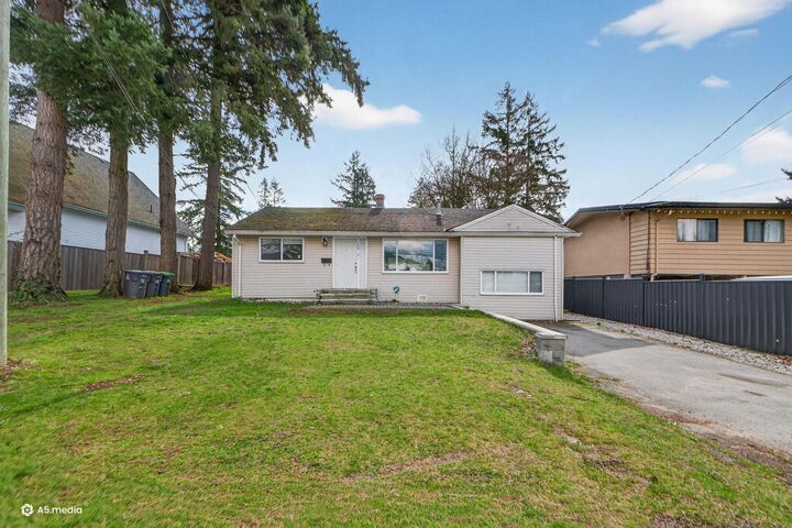 Property Photo: 14032 Grosvenor Road BC V3R 5G5