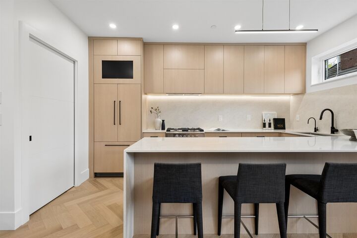 Property Photo: 3639 E 46th Avenue 2 BC V5S 1B7