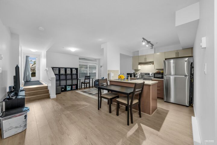 Photo de la propriété:  5692 Kings Road 103  BC V6T 1K8 