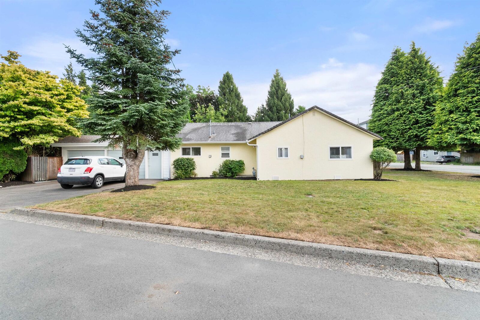 Photo de la propriété: 9570 Victor Street BC V2P 5B4