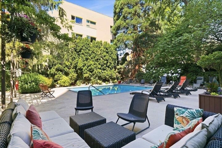 1816 Haro Street 406 — photo 1