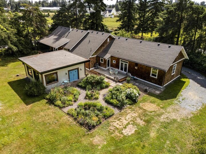 Property Photo: 816 248 Street BC V4W 2G1