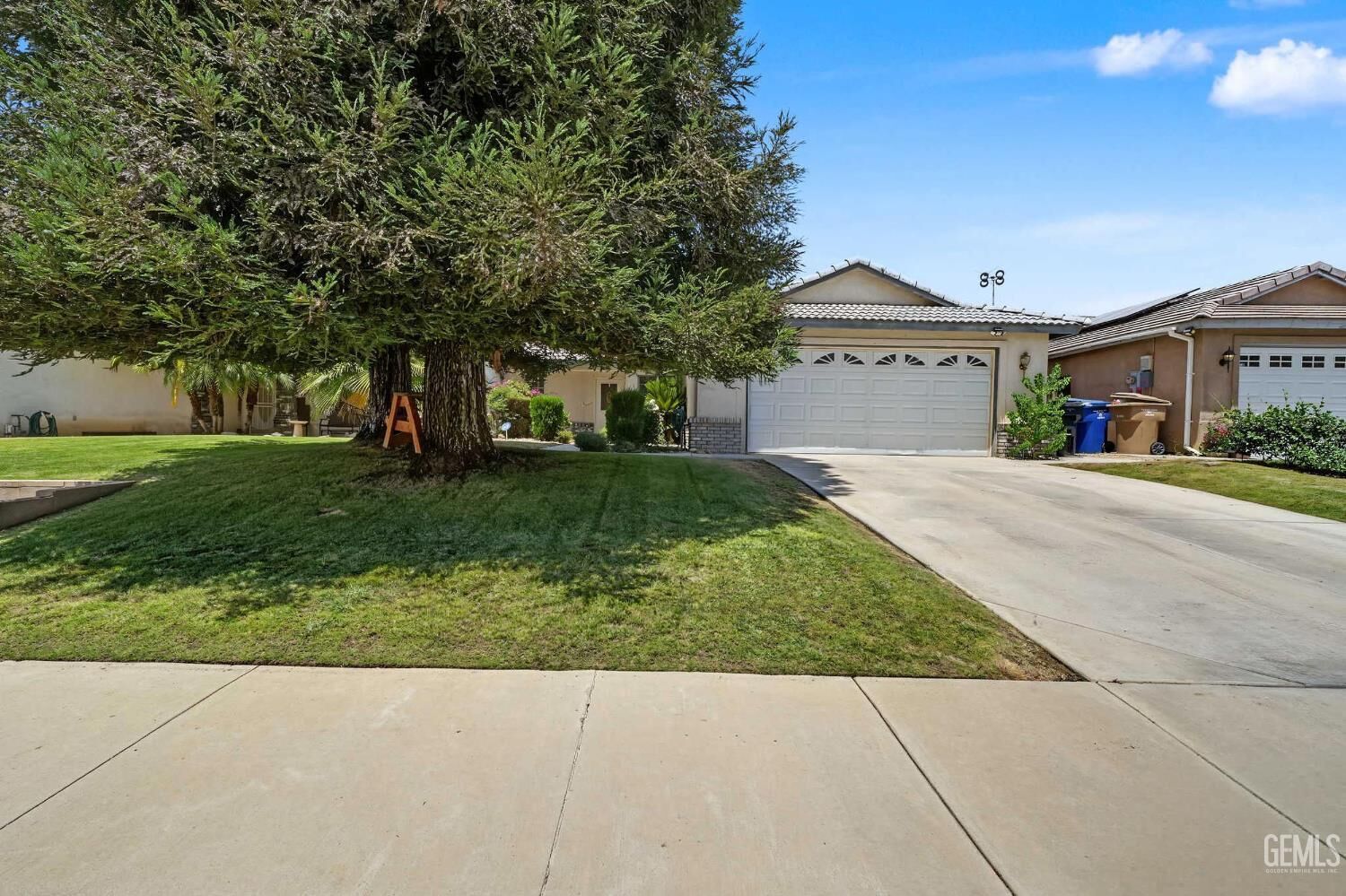 Property Photo:  242 Tanner Michael Drive  CA 93308 