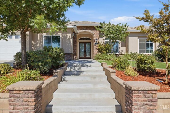 Property Photo:  405 Hillard Street  CA 93268 